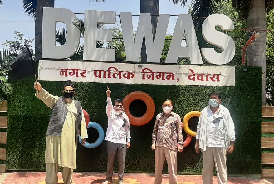 लोजद ने काला झंडा दिखाकर मनाया काला दिवस