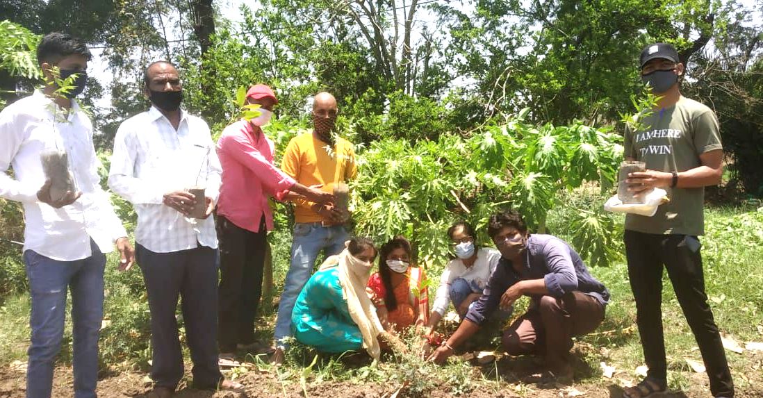 рд╕рд░рд╛рд╣рдиреАрдп рдкрд╣рд▓ рдСрдХреНрд╕реАрдЬрди рдХреА рдХрдореА рд╕реЗ рд╣реБрдЖ рджрд╛рджреА рдХрд╛ рдирд┐рдзрди, 13рд╡реЗрдВ рдкрд░ 1000 рдкреМрдзреЗ рд░реЛрдкрдиреЗ рдХрд╛ рд▓рд┐рдпрд╛ рд╕рдВрдХрд▓реНрдк