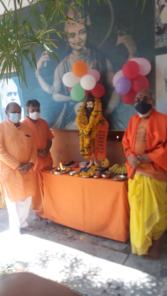 अभा ब्राह्मण महासंघ ने पूजन, अर्चन अभिषेक और महा आरती कर मनाया गया भगवान परशुराम जी का जन्मोत्सव सीमित संख्या में की गई महा आरती और पूजन, समाज जनों ने किया घरों पर ही पूजन अर्चन