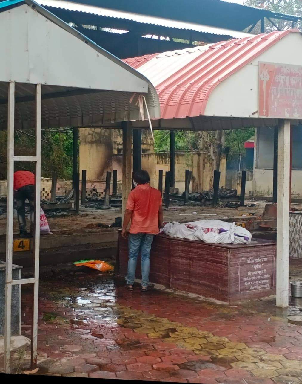 рд╢реНрдорд╢рд╛рди рдШрд╛рдЯ рдореЗрдВ рдмрд╛рд░рд┐рд╢ рдХреЗ рдкрд╣рд▓реЗ рд╣реА рдЬрд┐рд▓рд╛ рдкреНрд░рд╢рд╛рд╕рди рд╣реЛ рд╕рддрд░реНрдХ рдирд╣реАрдВ рддреЛ рдмрд┐рдЧрдбрд╝ рд╕рдХрддреА рд╣реИ рд╡реНрдпрд╡рд╕реНрдерд╛