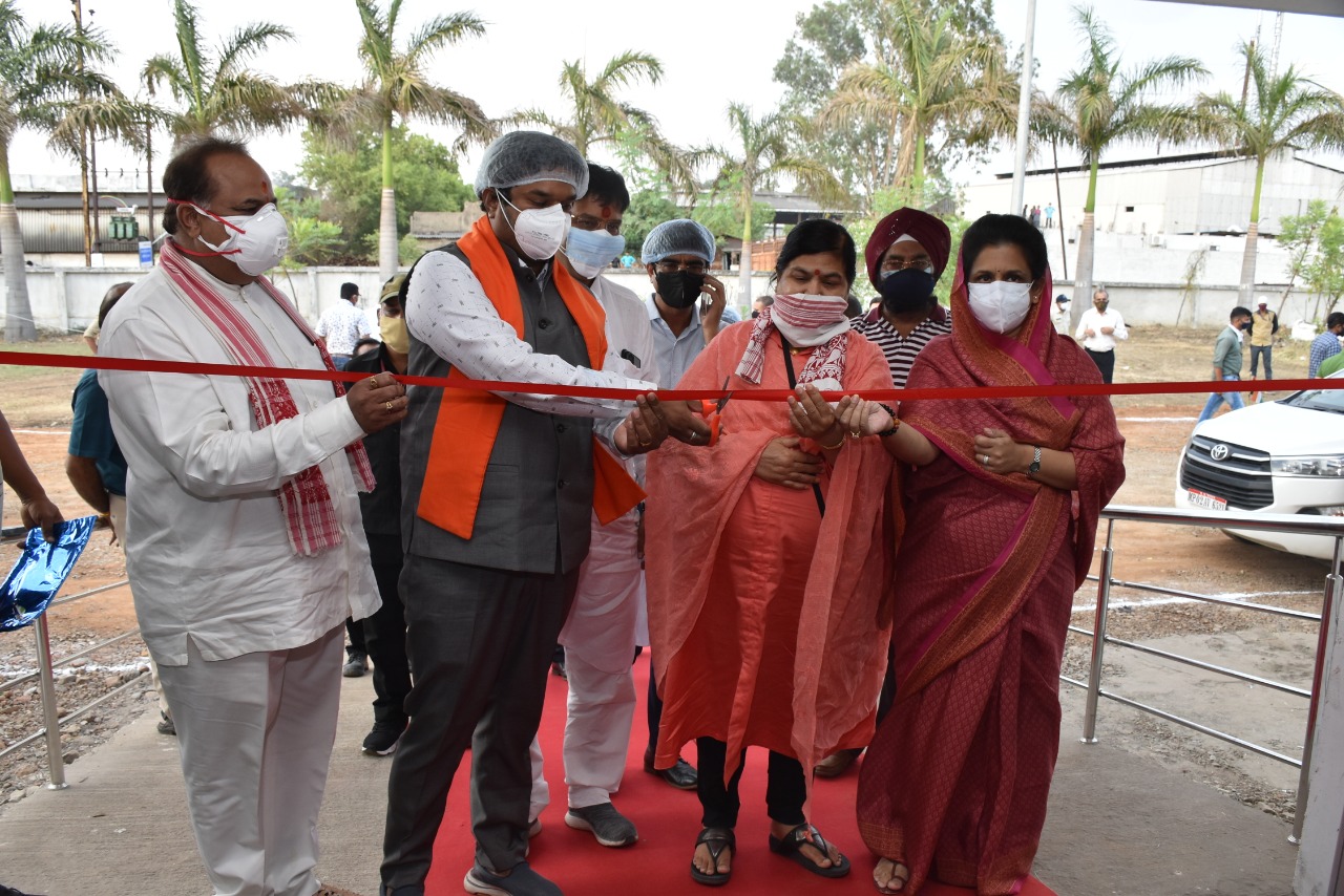 कोरोना आपदा में त्राहि माम त्राहि माम करती जनता के लंबे इंतजार के बाद औद्योगिक क्षेत्र में 247 बेड के कोविड-19 केयर सेंटर से जनप्रतिनिधि और जिला प्रशासन को भी मिला ऑक्सीजन प्रभारी मंत्री ठाकुर, सांसद सोलंकी ,विधायक राजे ने किया शुभारंभ