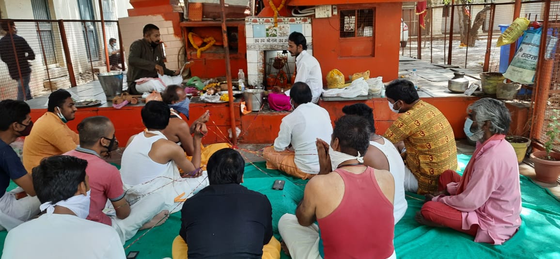 *पंचामृत से किया बाबा का अभिषेक*