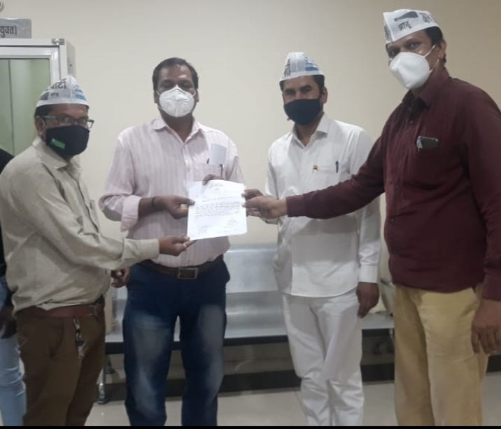 आवास योजना की सूचना के तहत जानकारी मंगने पर परियोजना अधिकारी द्वारा दुर्व्यवहार,आयुक्त के नाम पीए को सौंपा ज्ञापन