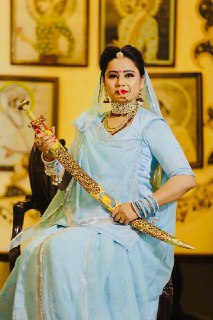 तन-मन-धन से मानव सेवा कर “नारी तू नारायणी” के कथन को साबित कर रही करिश्मा हाड़ा