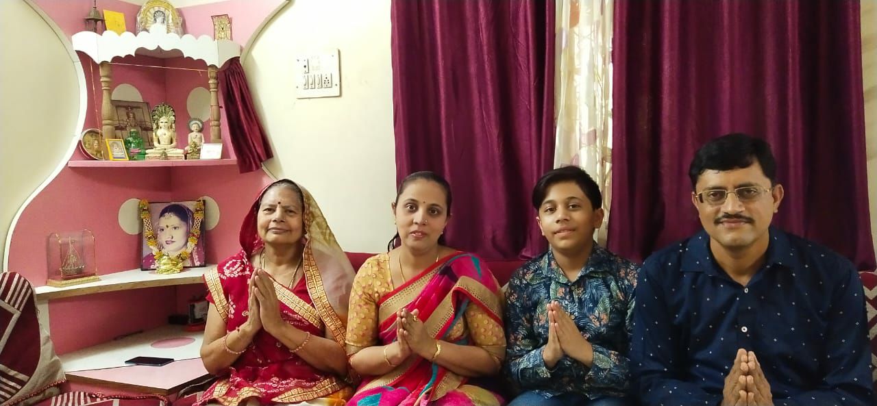 जैन परिवार ने 21 जरूरतमंद परिवारों को 3 माह के लिए गोद लेने का दृढ़ संकल्प राशन एव आवश्यक दवाइयां देगे जिन शासन स्थापना दिवस पर लिया प्रेरक संकल्प