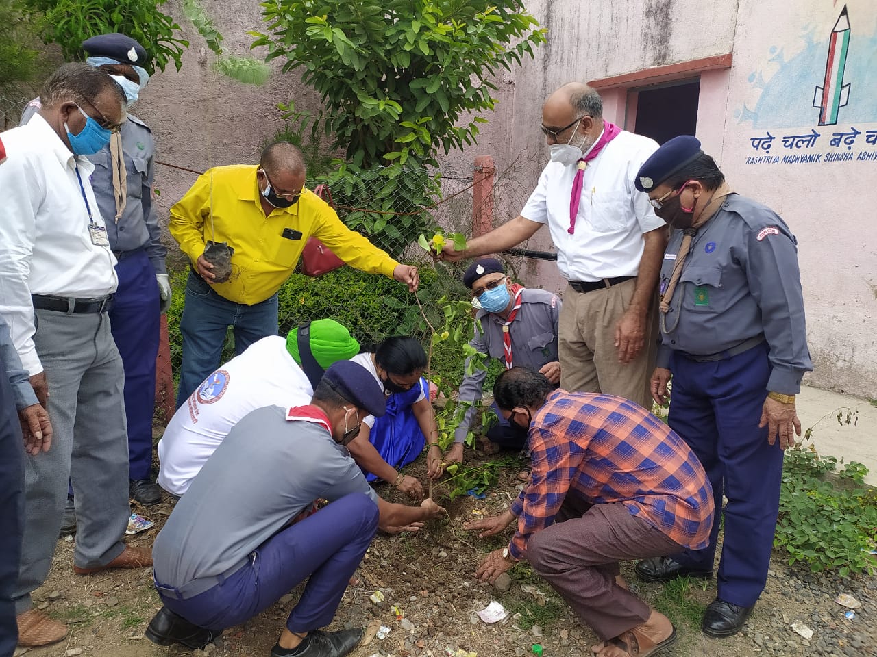 विश्व पर्यावरण दिवस पर नूतन और बावडिया माध्यमिक विद्यालय में पौधारोपण