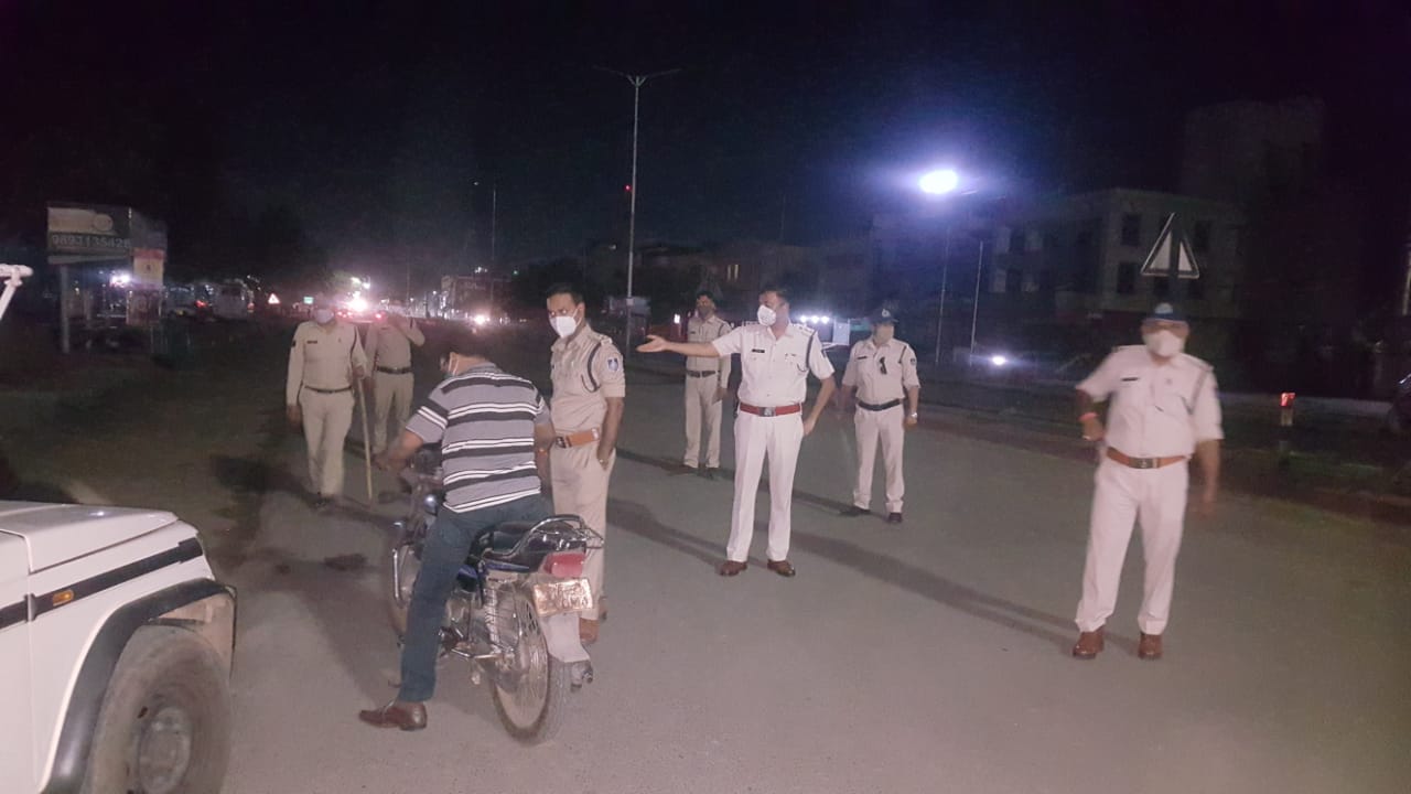 एसपी के निर्देश के बाद थाना प्रभारियों ने अपराधियों के खिलाफ कसा शिकंजा, ट्रैफिक वसूली के खिलाफ भी कार्रवाई का इंतजार