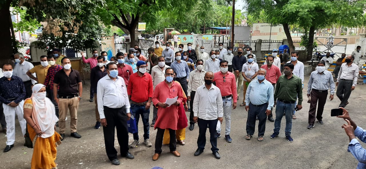 ड्रग्स एंड सनफार्मा मजदूर संघ ने विभिन्न मांगों को लेकर सौपा ज्ञापन