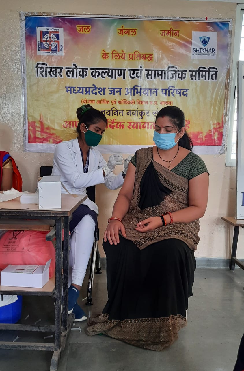 3 दिन में लगे 11 सौ से अधिक टीके,शिखर लोक कल्याण एवं सामाजिक समिति के आग्रह पर शासन द्वारा निशुल्क टीकाकरण अयोजित किया गया