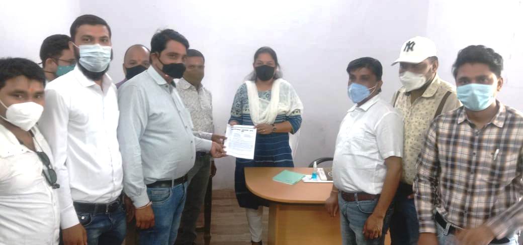 मप्र पटवारी संघ ने सौपा तहसीलदार को ज्ञाप