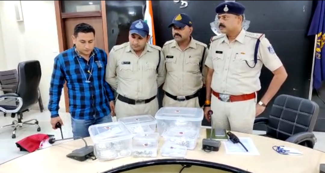 सिविल लाईन पुलिस ने किया सप्तश्रृंगी माता मंदिर में हुई सनसनीखेज चोरी की घटना का पर्दाफाश एवं एक लाख रूपये का मश्रुका बरामद
