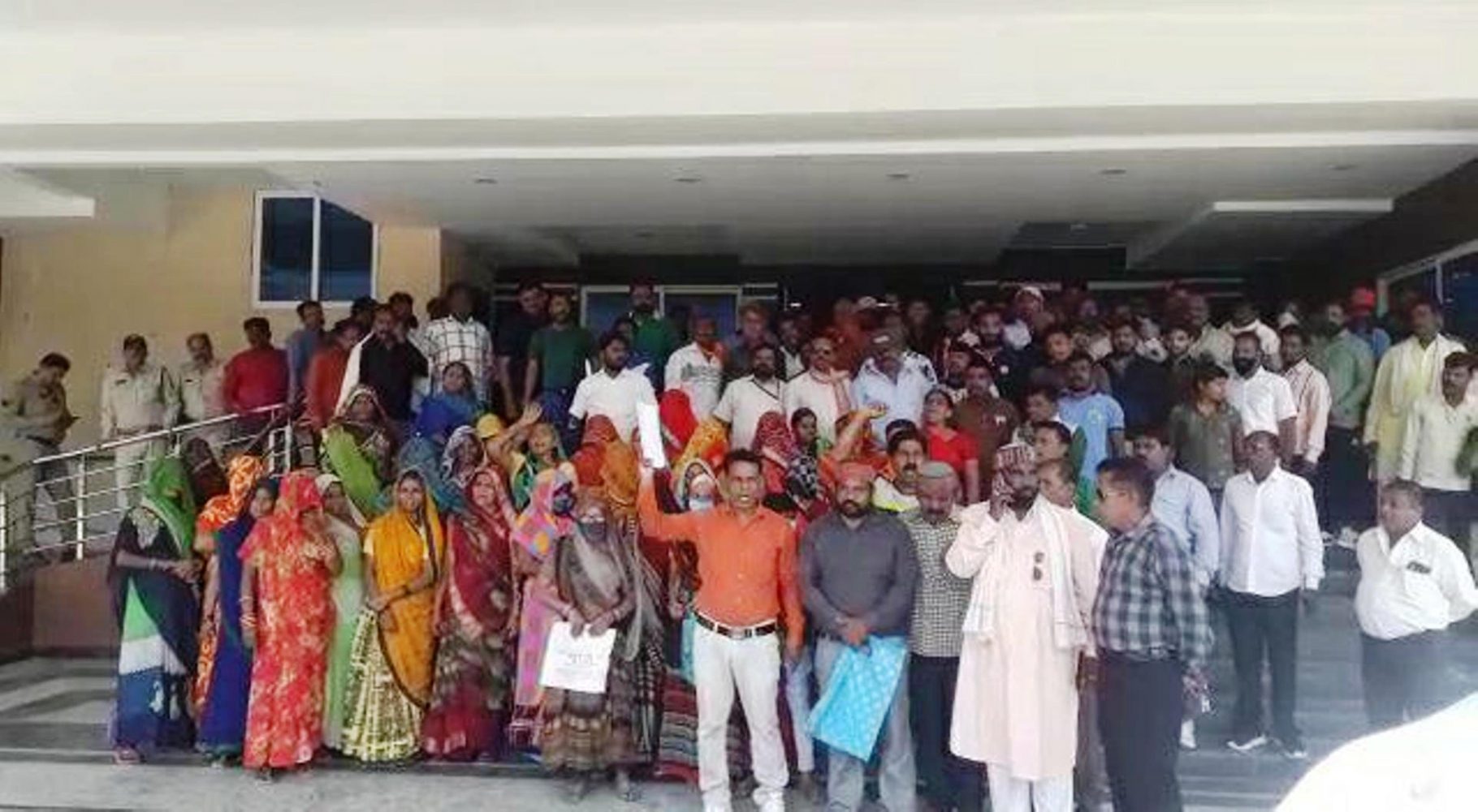 5 संगठनों ने संयुक्त मोर्चा बनाकर छह सूत्रीय मांगों को लेकर सौंपा निगम आयुक्त के नाम ज्ञापन, स्वास्थ्य संविदा अधिकारी केलकर को और उपायुक्त श्रीवास्तव को हटाने की प्रमुख मांग