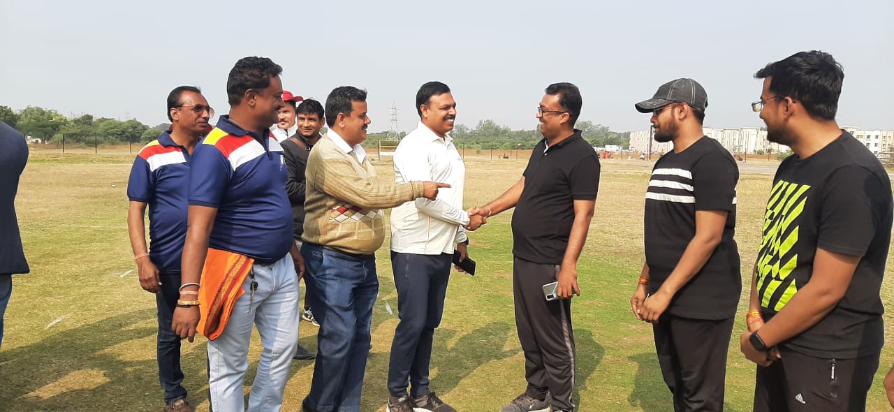 पत्रकारिता के साथ सामाजिक धार्मिक और खेल गतिविधि में भी अग्रणी प्रेस क्लब ,तीन दिवसीय टेनिस बॉल क्रिकेट टूर्नामेंट का शुभारंभ   प्रेस क्लब, जिला प्रशासन, पुलिस इलेवन,डॉक्टर इलेवन सहित विभिन्न टीमें भाग लिया