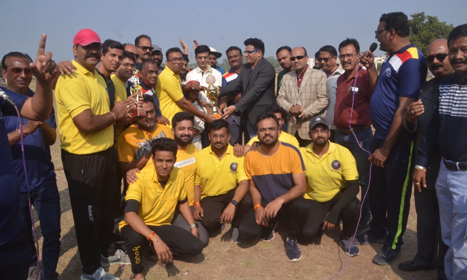 तीन दिवसीय क्रिकेट टूर्नामेंट का हुआ समापन   प्रेस क्लब व सीए इलेवन के बीच हुवा निर्णायक मुकाबल   सीए इलेवन के वीरेंद्र मैन ऑफ द मैच व प्रेस क्लब के जितेंद्र शर्मा बेस्ट बॉलर रहे