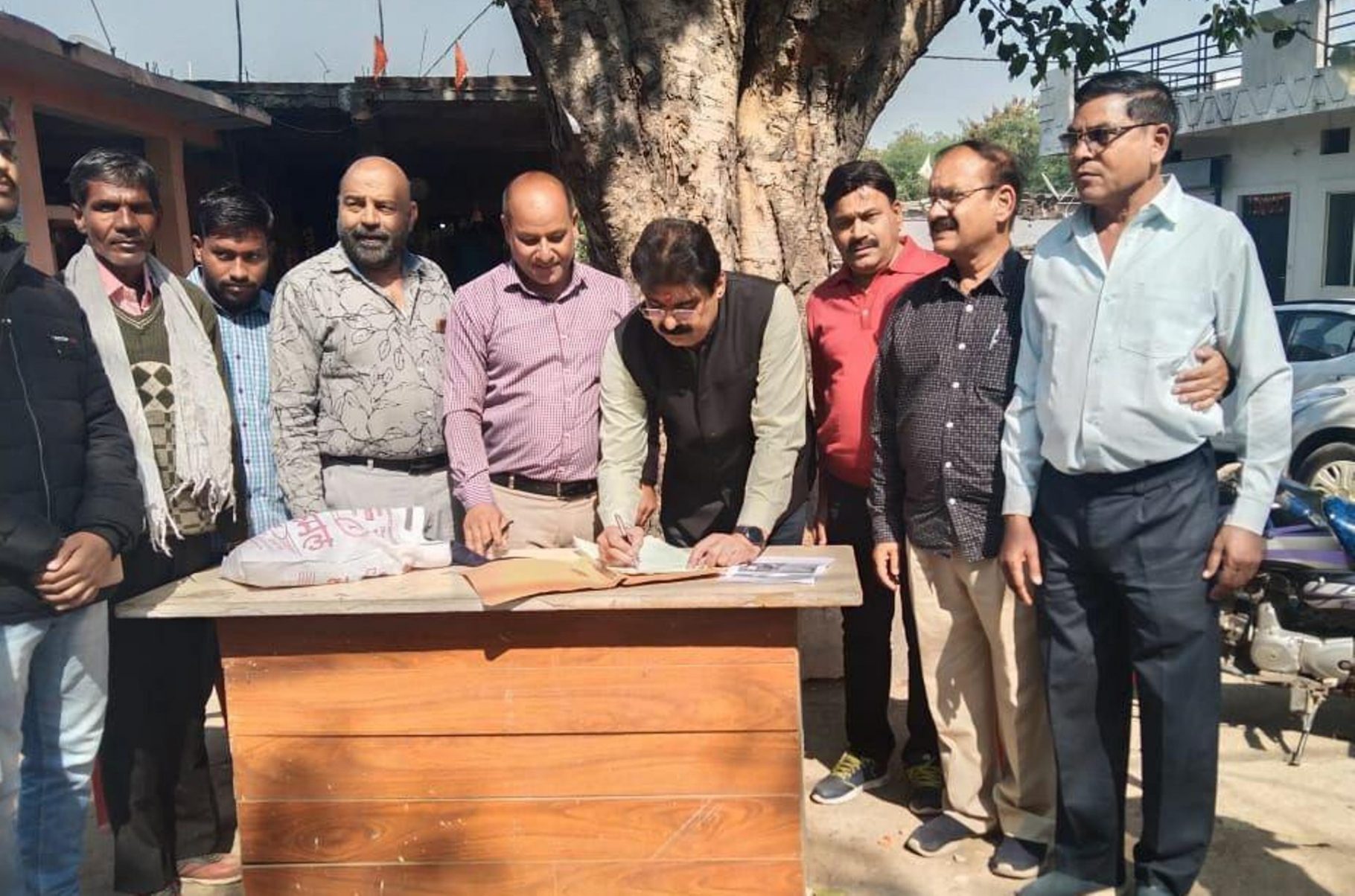 सडक़ निर्माण के लिए कांग्रेस पार्षद ने खटखटाया अदालत का दरवाजा  – जिला न्यायालय ने कलेक्टर व आयुक्त को जारी किए नोटिस, आज होगी सुनवाई