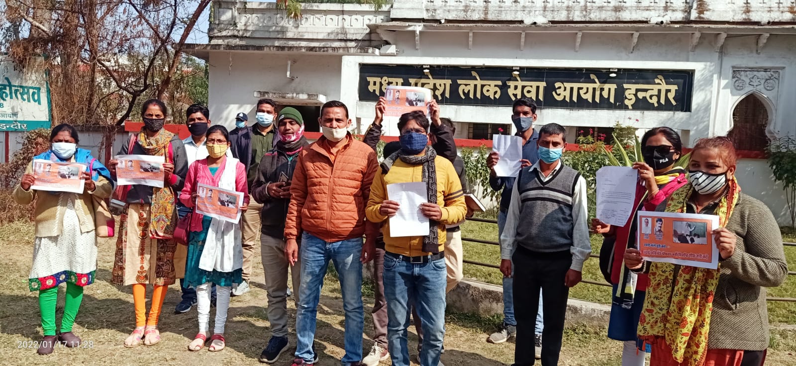 स्थाई असिस्टेंट प्रोफेसर भर्ती के लिए लोक सेवा आयोग में सौंपा गया ज्ञापन