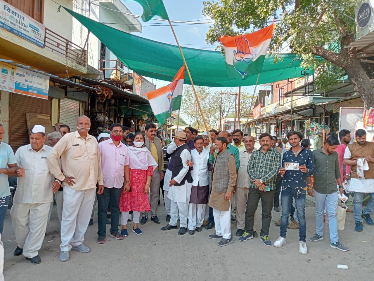 देवास विधानसभा के उत्तरी क्षेत्र विजया गंज मंडी से शुरू हुआ कांग्रेस का घर चलो घर घर चलो अभियान । लोगों से कि कांग्रेस से जुड़ने की अपील