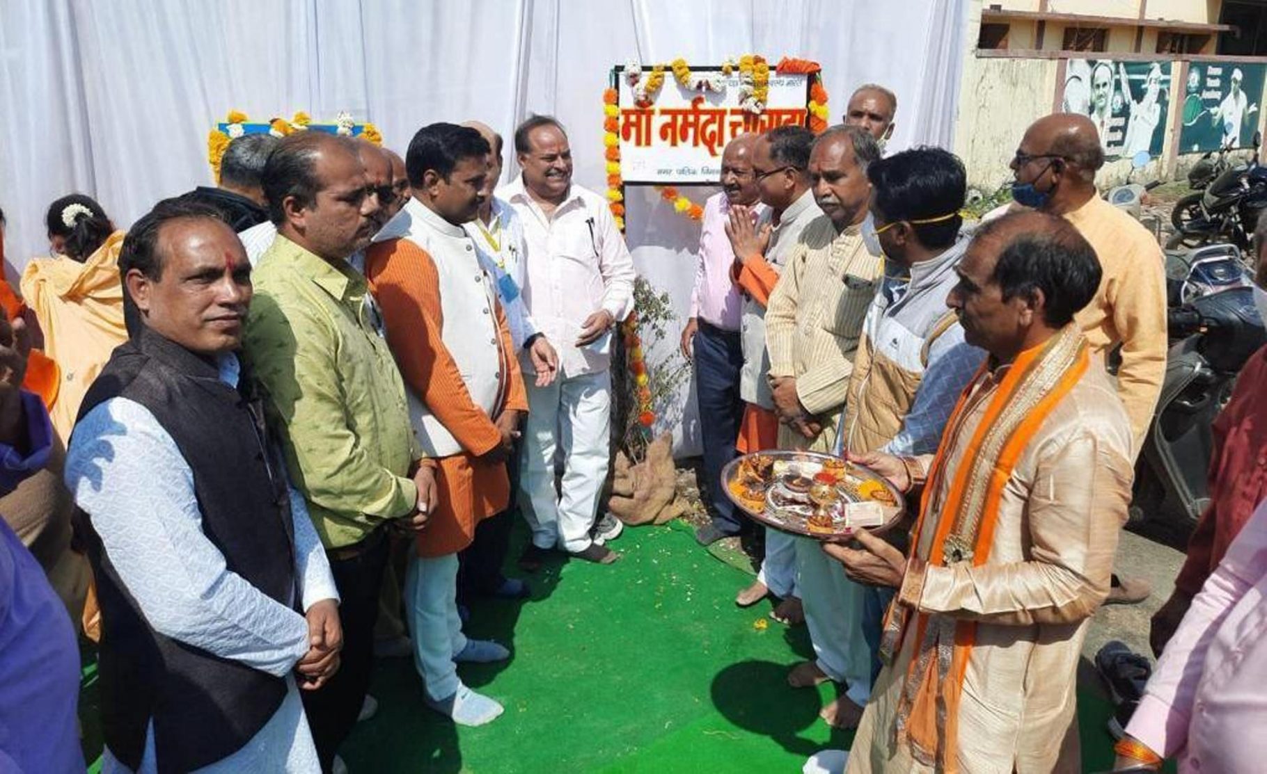 बीमा रोड़ पर मुखर्जी नगर स्थित चौराहा अब माँ नर्मदा चौराहा के नाम से जाना जाएगा