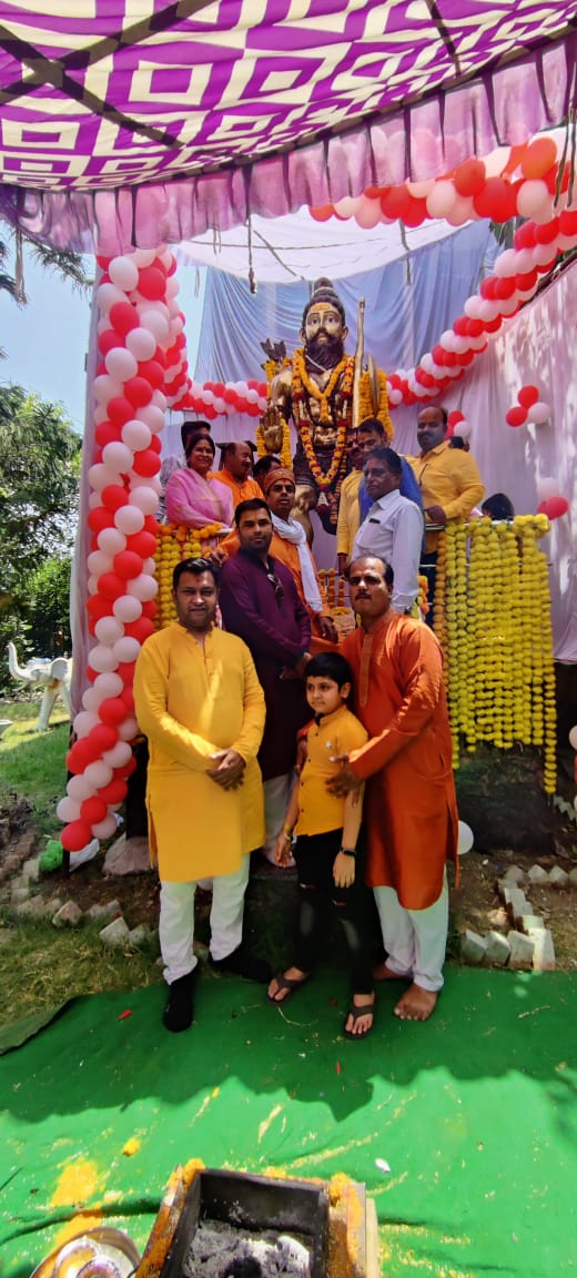 ब्राह्मण समाज ने पूजा पाठ कर धूमधाम से मनाया भगवान परशुराम जी का जन्मोत्सव