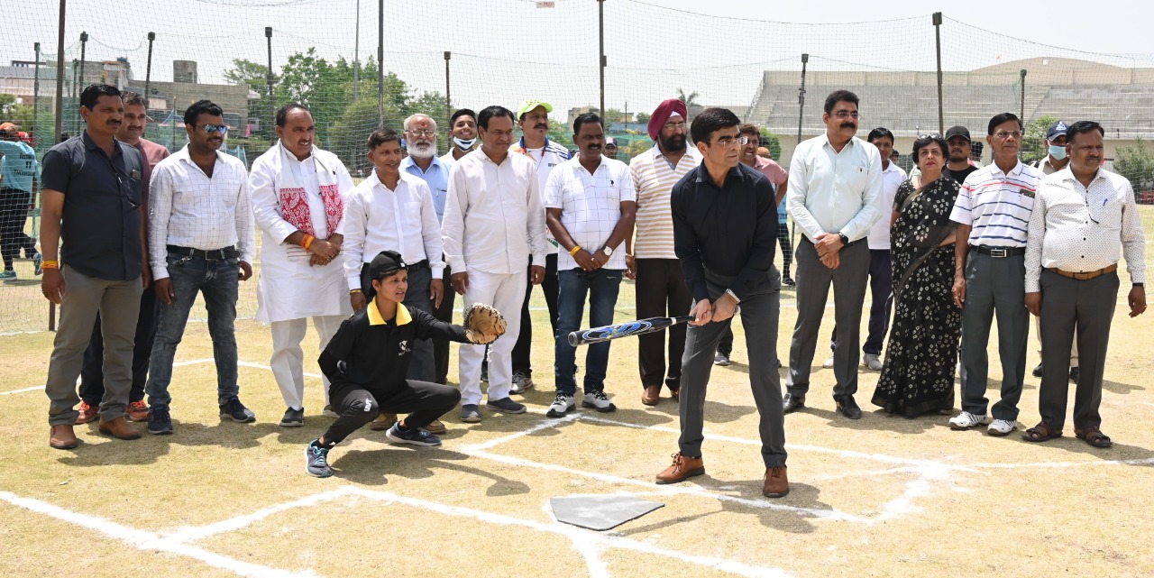 जूनियर राज्य स्तरीय सॉफ्ट बॉल चैंपियनशिप का शुभारंभ, पहले मैच से ही देवास ने जीत का खाता खोला