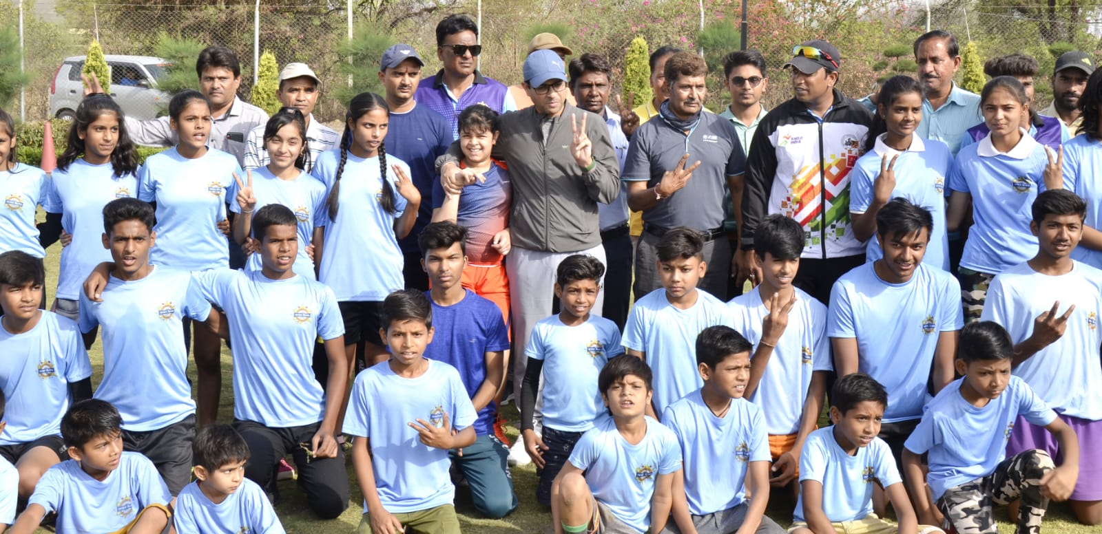 “मखमली घास पर  जिले के प्रशिक्षित खेल गुरु द्वारा देवास में निशुल्क समर कैंप मैं दिया जा रहा प्रशिक्षण, कमिश्नर ने  गुब्बारे उड़ाकर किया शुभारंभ”