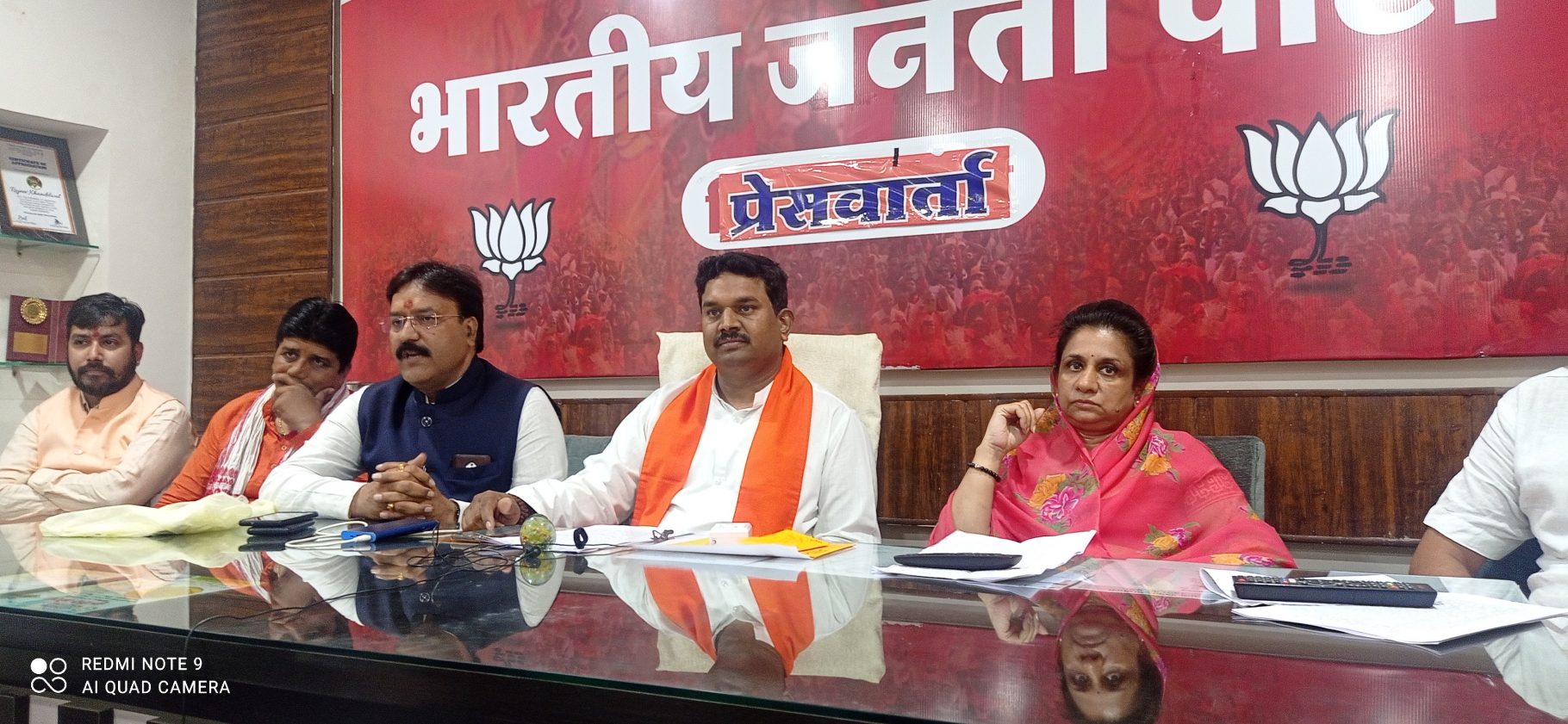 देवास शाजापुर सांसद  सोलंकी ने कांग्रेस पर हमला करते हुए कहा कि बिना ओबीसी  चुनाव कराए जाने की वर्तमान परिस्थिति कांग्रेस के  कारण, विधायक  राजे  ने कहाकांग्रेस चुनाव कराने से हमेशा डरती है  । और क्या कहा देखिए….