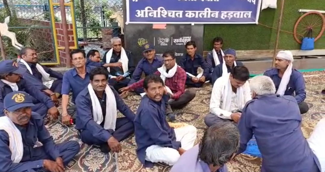 “जिले के कोटवार का धरना जारी ,मांग नही मानी तो भोपाल में करेंगे प्रदर्शन” देखें