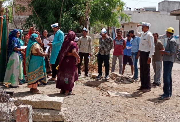 दुर्गा नगर में लगभग 15 गरीब परिवारों को मकान तोड़ने का प्रशासन ने थमाया नोटिस


लगभग 40 वर्षों से दुर्गा नगर में निवास कर रहे हैं रहवासी


नहीं मानने पर 24 घंटे में दल बल के साथ किया जाएगा बेदखल