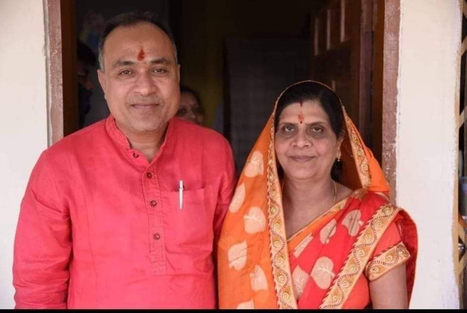 देवास में भारी उलटफेर भाजपा नेता दुर्गेश अग्रवाल की पत्नी  गीता अग्रवाल को मिला टिकट रवि जैन और अन्य समर्थकों में भारी निराशा, अग्रवाल अपने क्षेत्र से पार्षद का चुनाव भी नहीं जीता सके अब बड़ी चुनौती सामने ,पूरा दारोमदार  राजे और महाराज पर