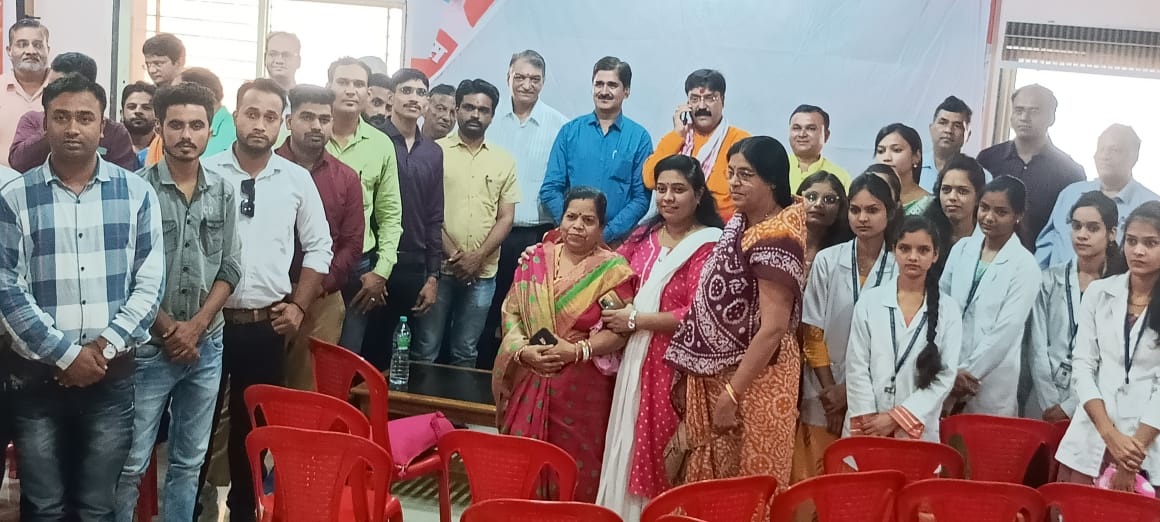 कोरोना महामारी में सेवा देने वाले कोरोना वारीयर्स डॉक्टर एवं टीकाकरण में योगदान देने वाले स्वास्थ्य कर्मचारियों का किया सम्मान