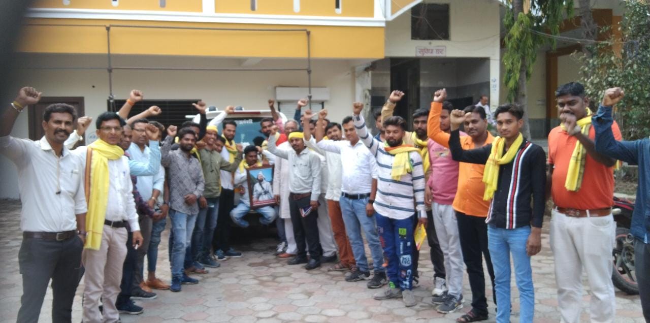 विश्व आदिवासी दिवस की तैयारियों को लेकर सर्व आदिवासी समाज की बैठक सम्पन्न
बैठक में विश्व आदिवासी दिवस मनाने की रणनीति तैयार की गई