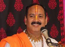 “लोकप्रिय कथावाचक पंडित प्रदीप मिश्रा स्वस्थ चिकित्सालय के चौथे माले से भक्तों का अभिवादन” देखें