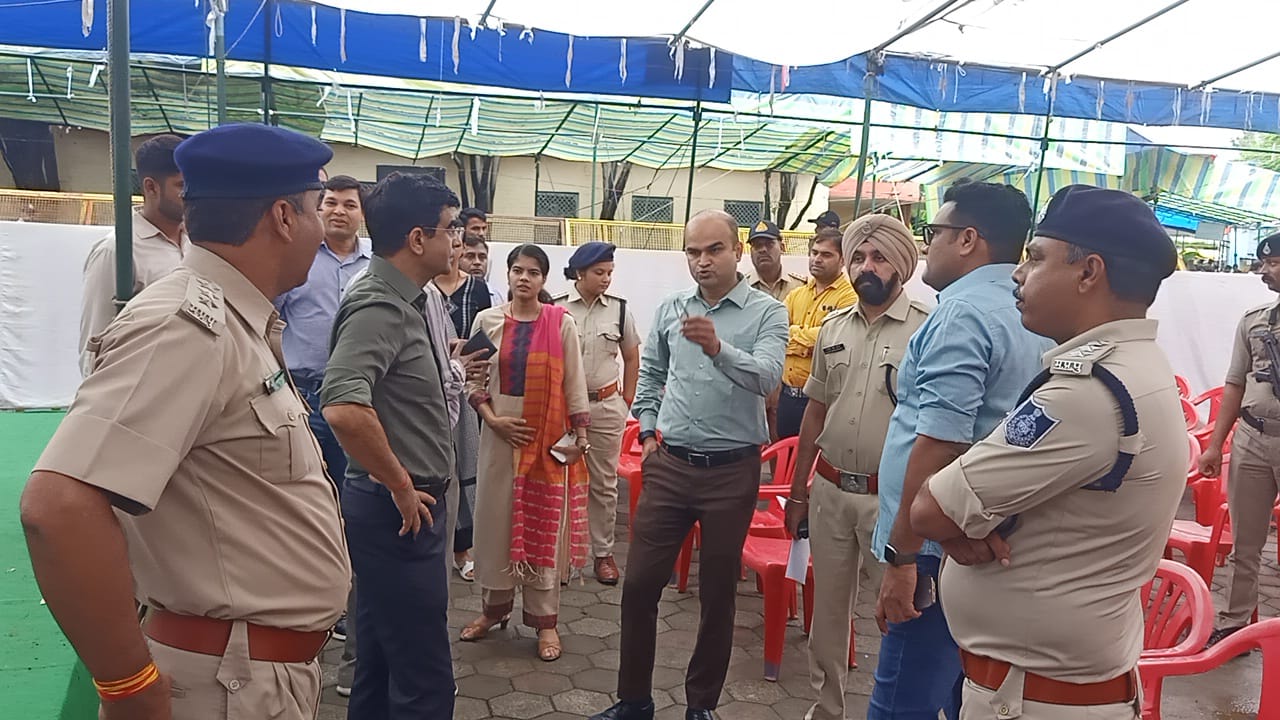 इंतजार की घड़ियां समाप्त बुधवार कल 9 बजे से मतगणना प्रारंभ 10 से 11 तक आ जाएंगे महापौर पार्षद के रुझान, पार्षद प्रत्याशी और एजेंट इन बातों का रखें ध्यान और आमजन के लिए यह है सुविधा, जिला कलेक्टर एसपी ने गणना स्थल का किया निरीक्षण