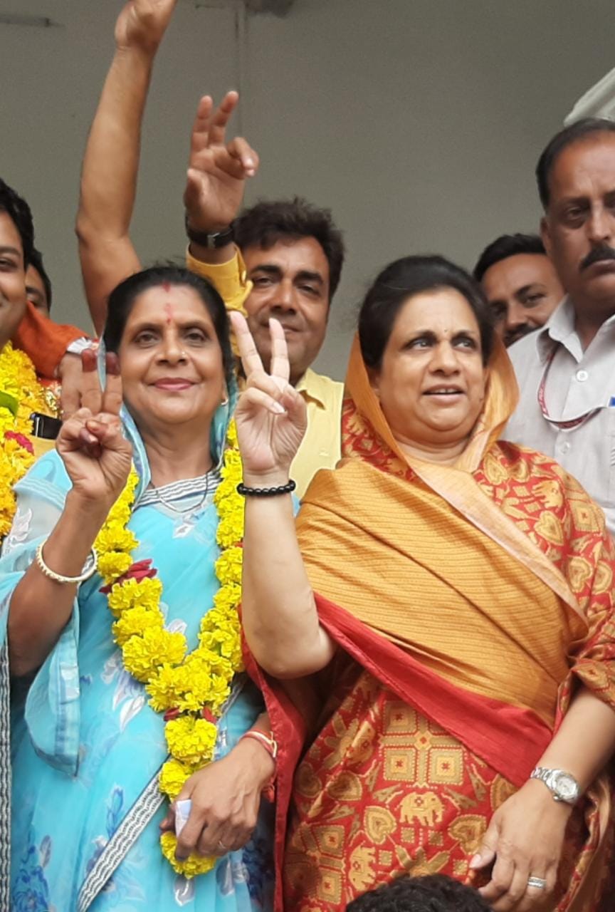 देवास महापौर चुनाव में गीता अग्रवाल ने जीत का इतिहास रचा, राजे और महाराज का जादू चला ,भारतीय जनता पार्टी के 31 पार्षद जीते 8 कांग्रेसी 6निर्दलीय