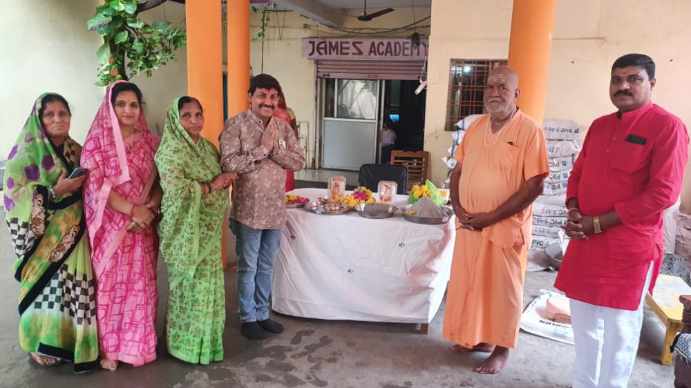 मेरे गणेश मिट्टी के गणेश कार्यक्रम का शुभारंभ

मिट्टी के गणेश पर्यावरण के साथ धार्मिक दृष्टि से भी श्रेष्ठ है- सुरेशानंद जी महाराज