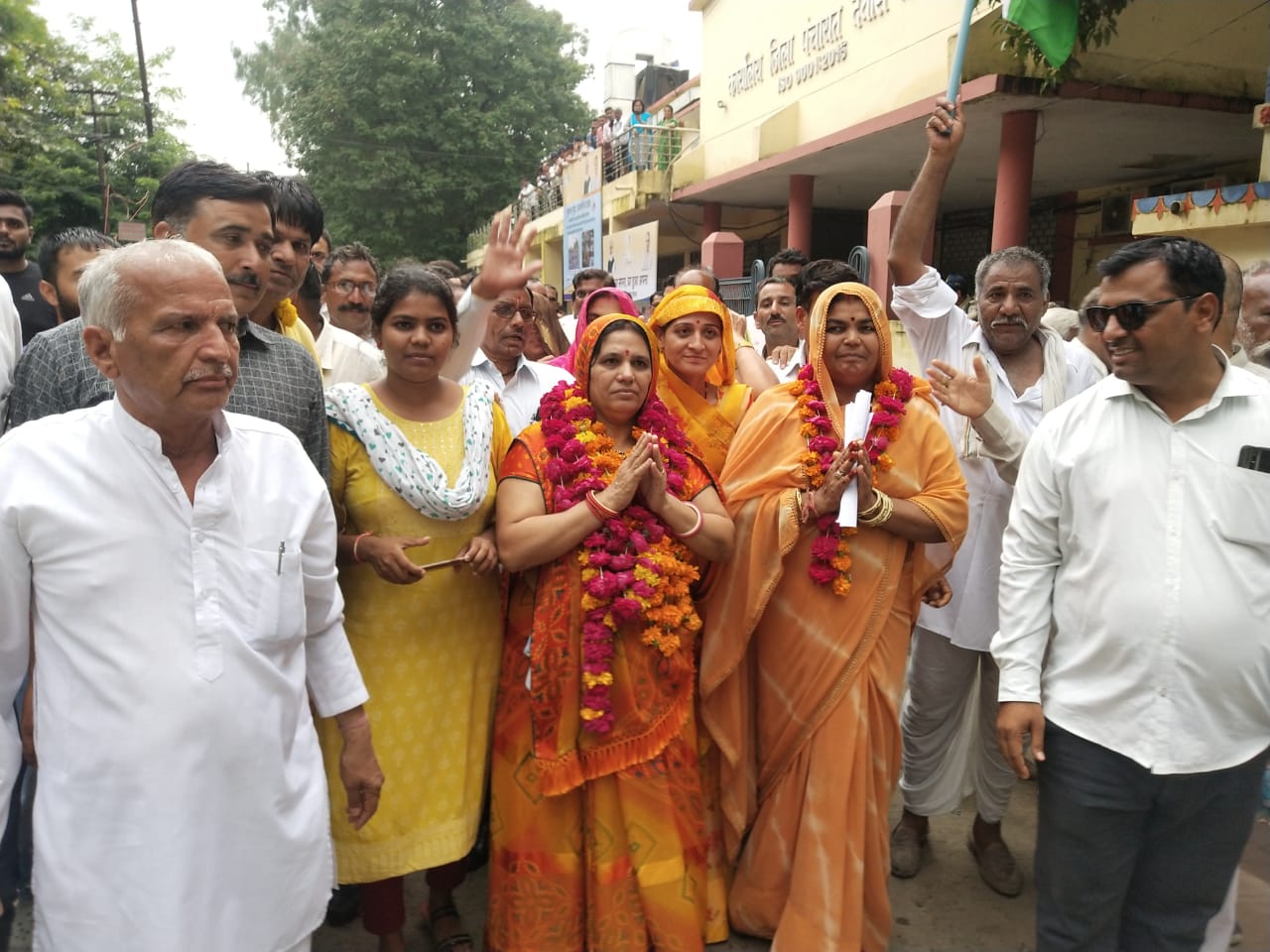 देवास जिले में जनपद पंचायत मैं कांग्रेस ने बाजी मारी, देवास और बागली में अध्यक्ष उपाध्यक्ष दोनों कांग्रेस के, कन्नौद में भाजपा का अध्यक्ष और उपाध्यक्ष कांग्रेस का जबकि तीनों विधानसभा में है विधायक है भाजपा के