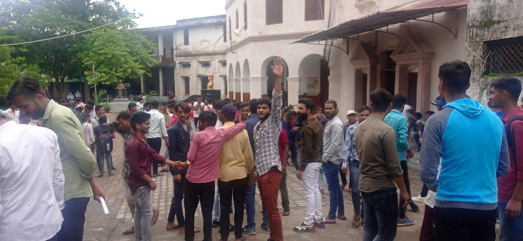 महाविद्यालय में छात्रों से अवैध रूप से ली जाने वाली राशि का विरोध कर परिषद ने करवाया वापसी का निर्णय