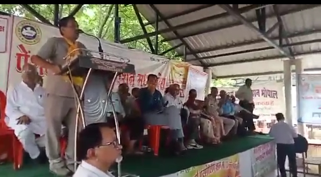 पेंशनर संघ के सम्मेलन में खूब गरजे अरविंद सिंह चंदेल, महापौर चुनाव के बाद विधानसभा में भी नोटा की चेतावनी