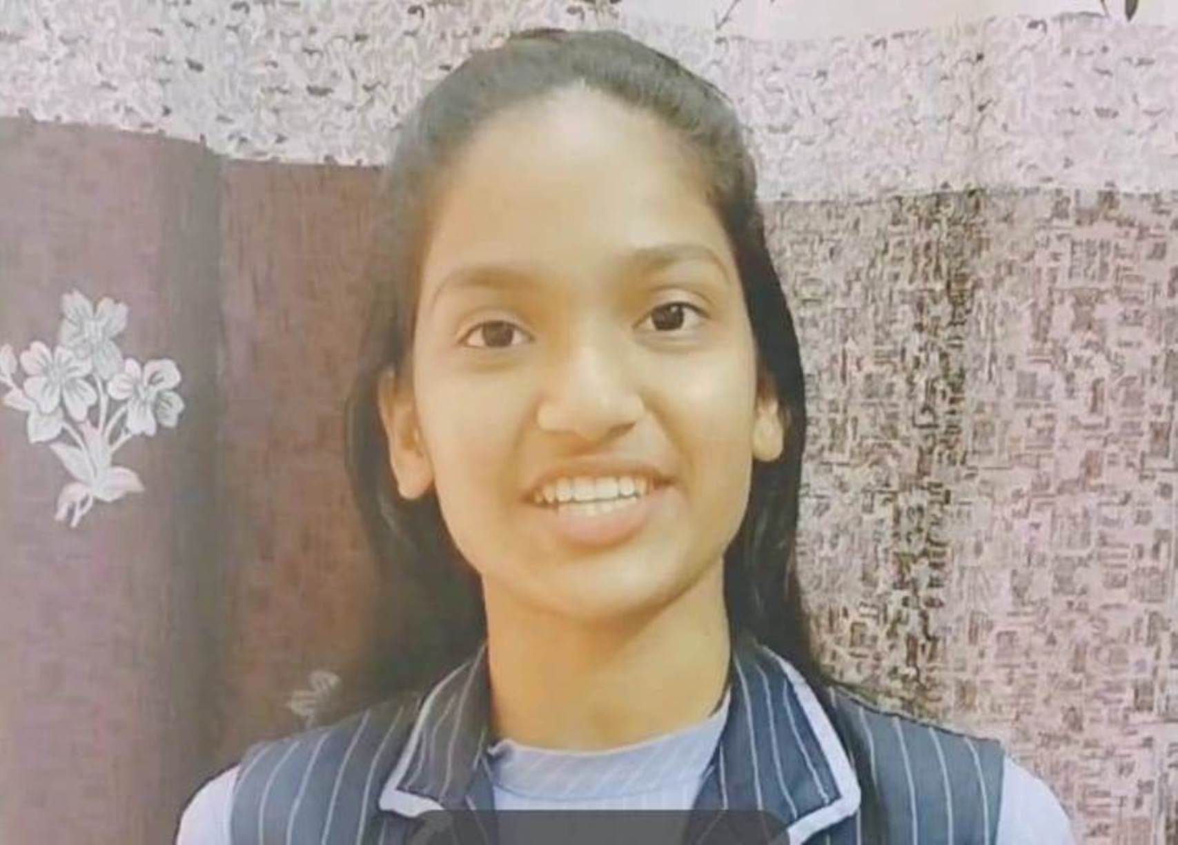 कक्षा दसवीं सीबीएसई में दियांशी ने 97.4 अंक प्राप्त कर जिले में द्वितीय स्थान प्राप्त किया