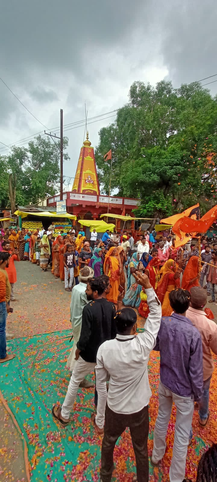 अखंड भारत संकल्प कावड़ यात्रा का किया गया फूल बरसा कर बिजवाड़ चौराहे पर भव्य स्वागत ग्रामीणों द्वारा