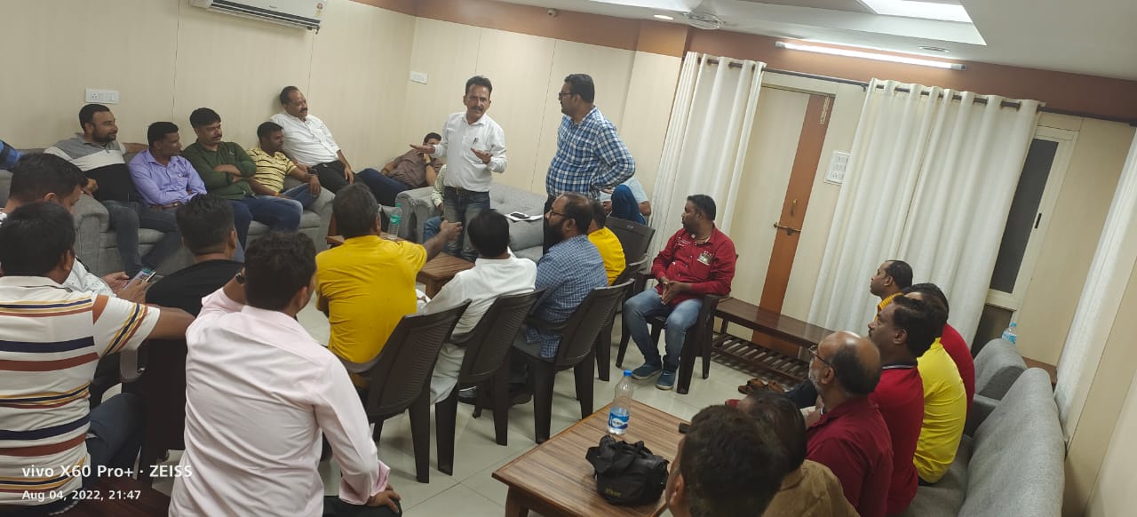 चौथे स्तंभ और प्रशासन के बीच बड़ी दूरियां देवास जिले के पत्रकार के साथ हुए गलत व्यवहार से प्रदेश के सभी संगठनों का मिल रहा साथ अब पत्रकारों का आक्रोश आंदोलन के रूप में बदला