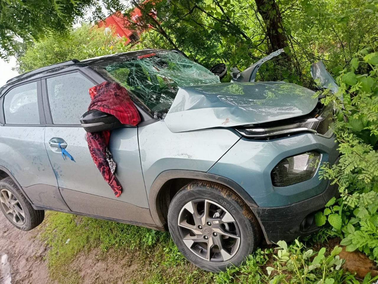 देवास के थाना सोनकच्छ के अंतर्गत कार अनियंत्रित होकर दुर्घटनाग्रस्त हो जाने से घायल महिला एवं बालिका को, डायल-112/100 सेवा ने सोनकच्छ अस्पताल मे भर्ती करवाया