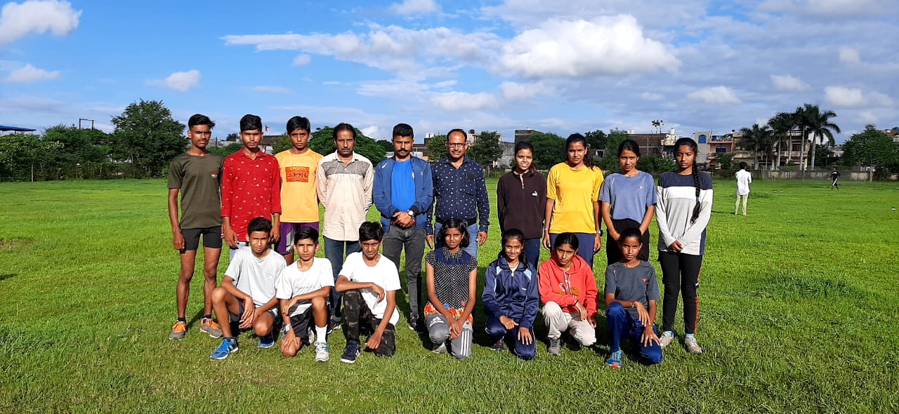 देवास जिले कि एथलेटिक्स कि टीम भोपाल के लिये रवाना हुई