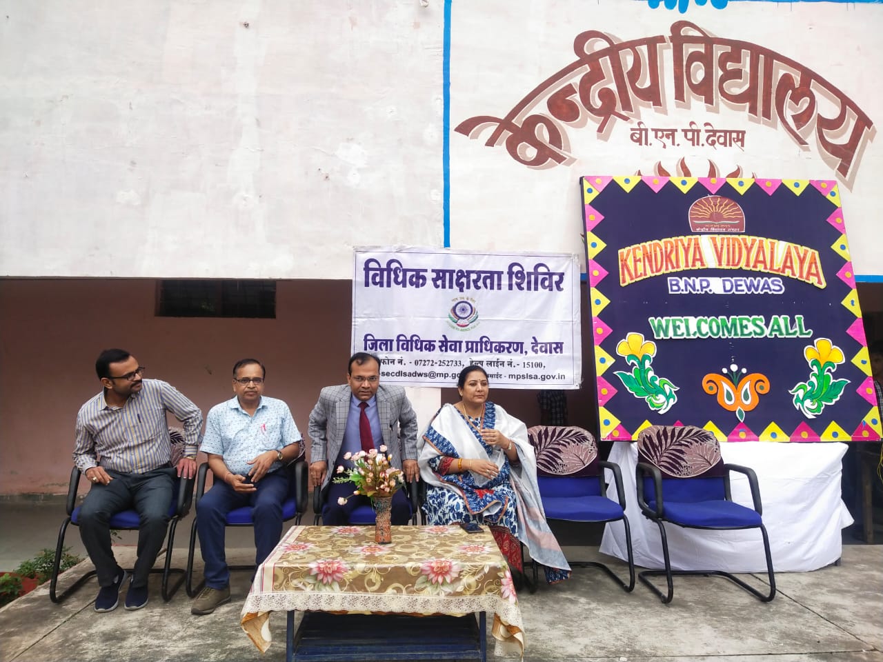 “केंद्रीय विद्यालय के छात्र-छात्राओं के बीच पहुंचे न्याय अधिकारी और छात्रों ने किए सवाल- जवाब” देखें