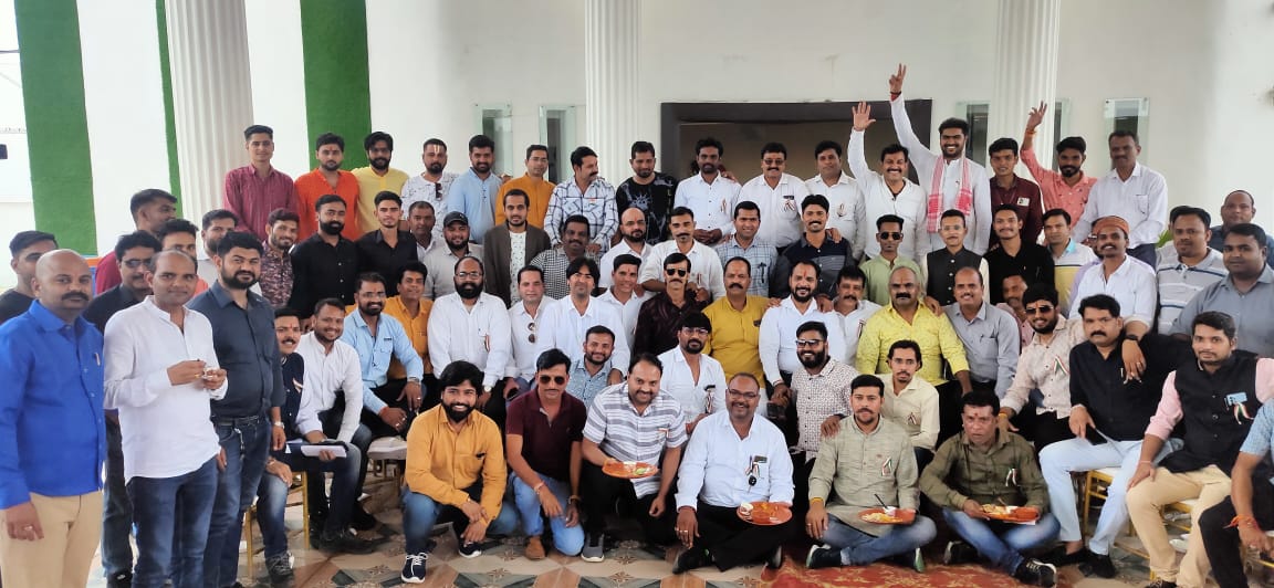 फेसबुक वाले फेस टू फेस मिले और मिलन समारोह यादगार बन गया