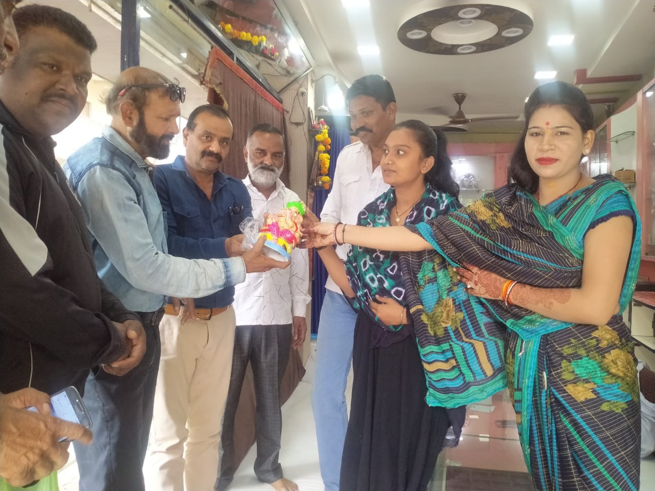 नगर जनहित सुरक्षा समिति ने मिट्टी के गणेश जी मूर्ति स्थापना को लेकर चलाया जन जागरण अभियान