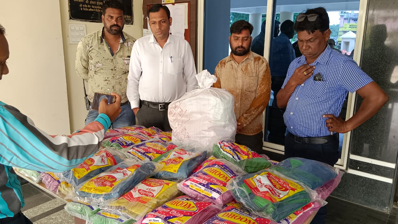 नगर निगम की टीम ने 50 किलो अमानक पॉलीथिन जब्त की
-चालान बनाकर राशि वसूल की