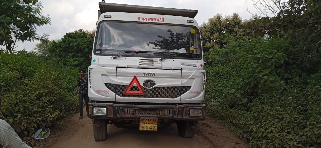 चंद्र केसर बांध के पास एक व्यक्ति को रौंदा,  डंपर से  हुई मौत, ग्रामीणों में आक्रोश