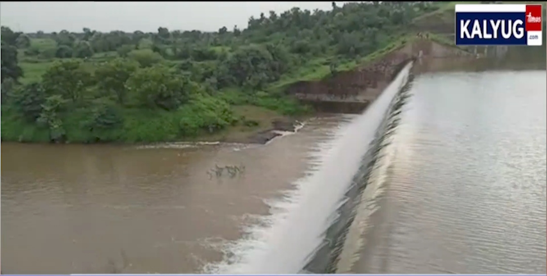 धार का कारम डेम निम्न गुणवत्ता के कारण समस्या बन गया परंतु तीन दशक से अधिक देवास के डेम उच्च  गुणवत्ता के कारण आज किसानों के लिए वरदान बन गए हैं