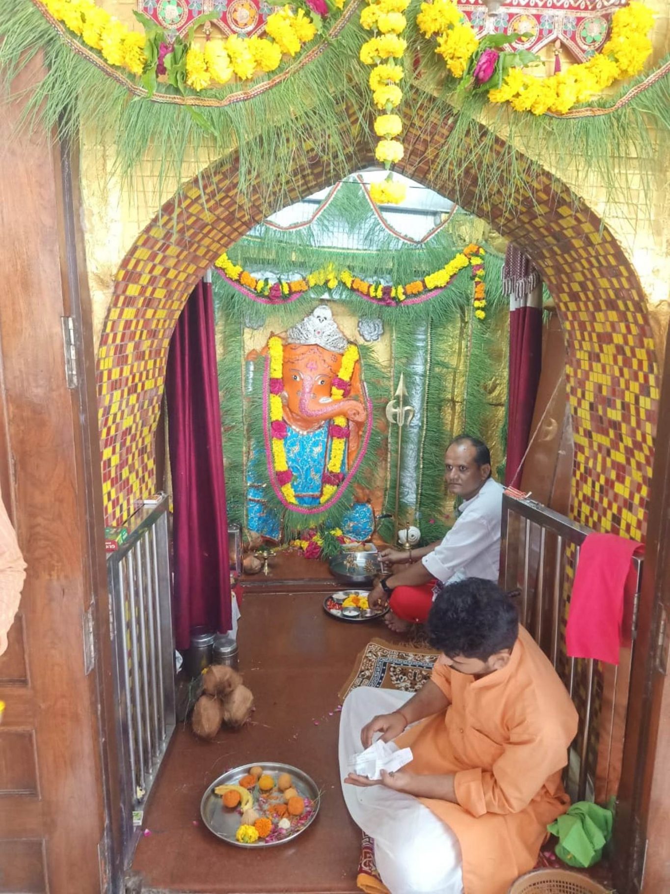 श्री सिद्धिविनायक की महाआरती कर 151 किलो लड्डूओं का लगाया महाभोग, महाप्रसादी का किया वितरण